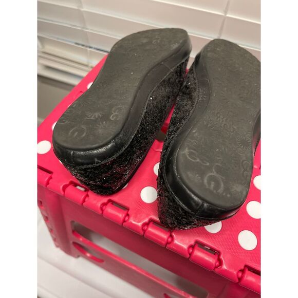UGG black slip on shoes - Picture 6 of 10